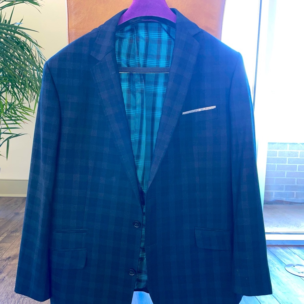 Statement brand blazer in great condition. Size 46L. Sleeves are 34 length.